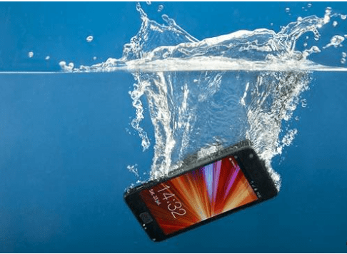 Take out the water inside the smartphone yourself