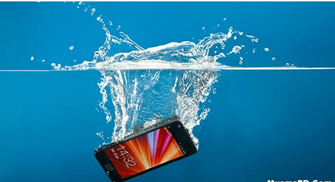 What to do if the phone falls into the water
